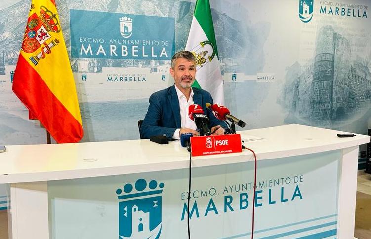 El exalcalde de Marbella Pepe Bernal, actual portavoz municipal y candidato del PSOE, este martes en rueda de prensa. FOTO/ PSOE