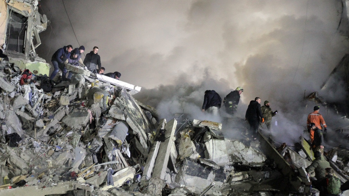 El edificio destruido en Dnipro, Ucrania
