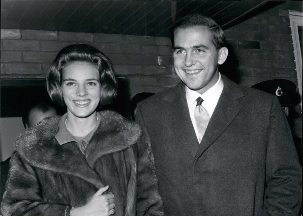 El rey Constantino y su viuda, Ana María de Grecia en 1964
