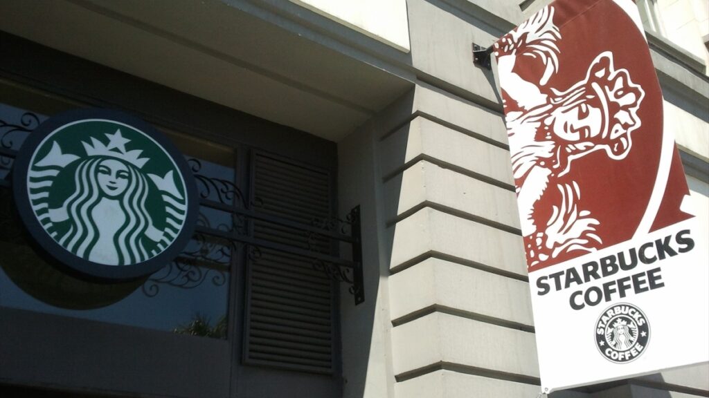 Starbucks, la fórmula de éxito americana calcada de las cafeterías de Milán