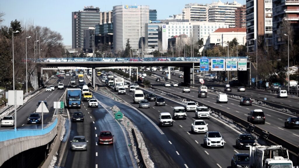 Las nuevas restricciones de Madrid sacan de la ciudad a 440.000 coches: 