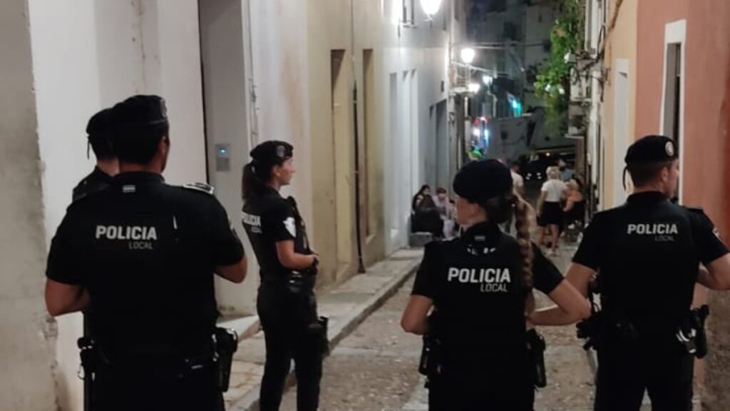 Botellón masivo en Badajoz: desalojan a 600 personas que estaban de fiesta en plena calle