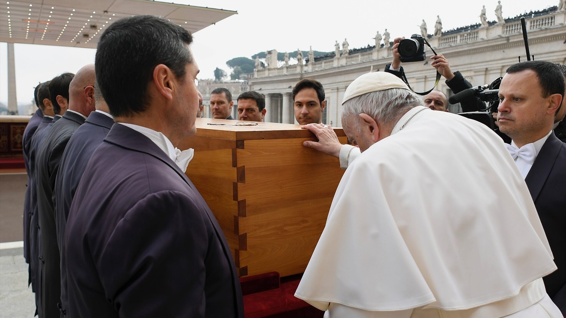 El papa Francisco durante el funeral del pontífice emérito, Benedicto XVI