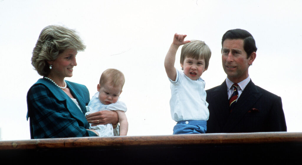 Lady Di (Diana de Gales), el príncipe Carlos y sus dos hijos Willy y Harry