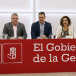 El presidente del Gobierno y secretario general del PSOE, Pedro Sánchez (c), durante la Reunión Ejecutiva Federal del partido, este lunes en la sede de Ferraz.