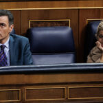 El presidente del Gobierno, Pedro Sánchez, y la vicepresidenta segunda y ministra de Trabajo y Economía Social, Yolanda Díaz, en el Congreso, en una imagen de archivo.