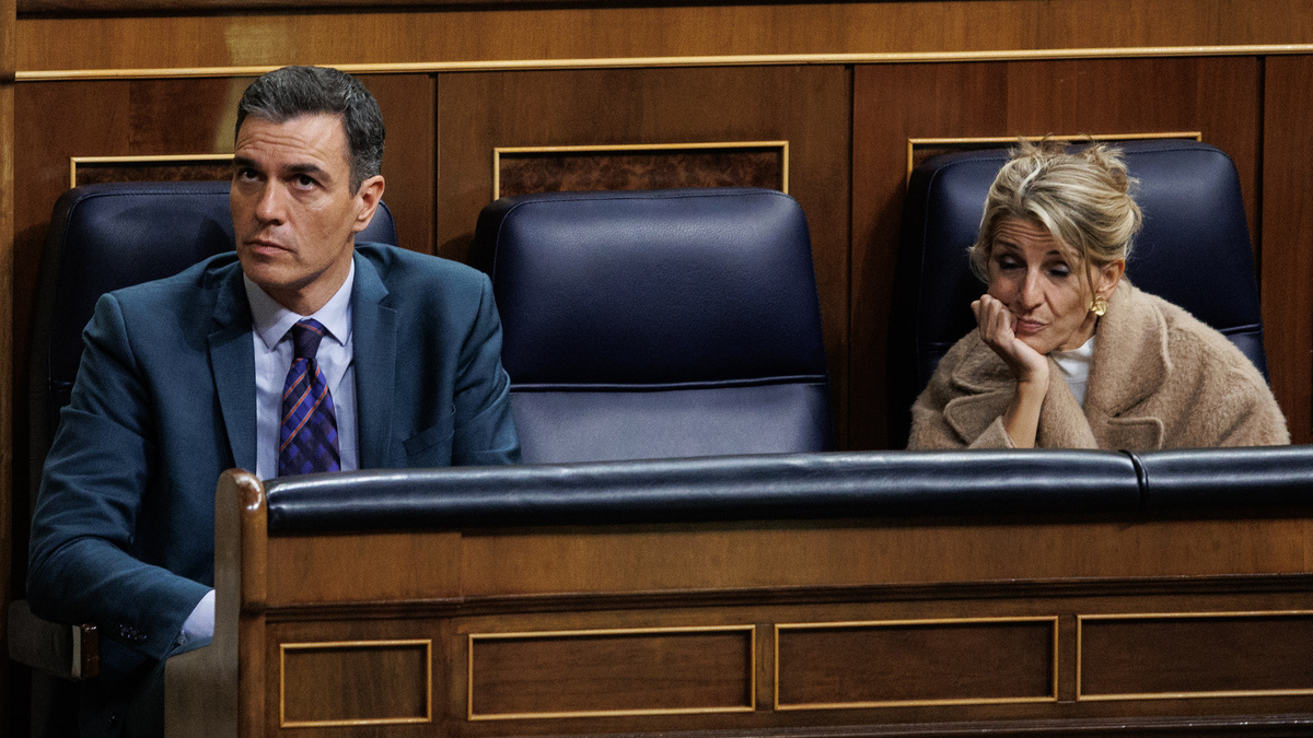 El presidente del Gobierno, Pedro Sánchez, y la vicepresidenta segunda y ministra de Trabajo y Economía Social, Yolanda Díaz, en el Congreso, en una imagen de archivo.