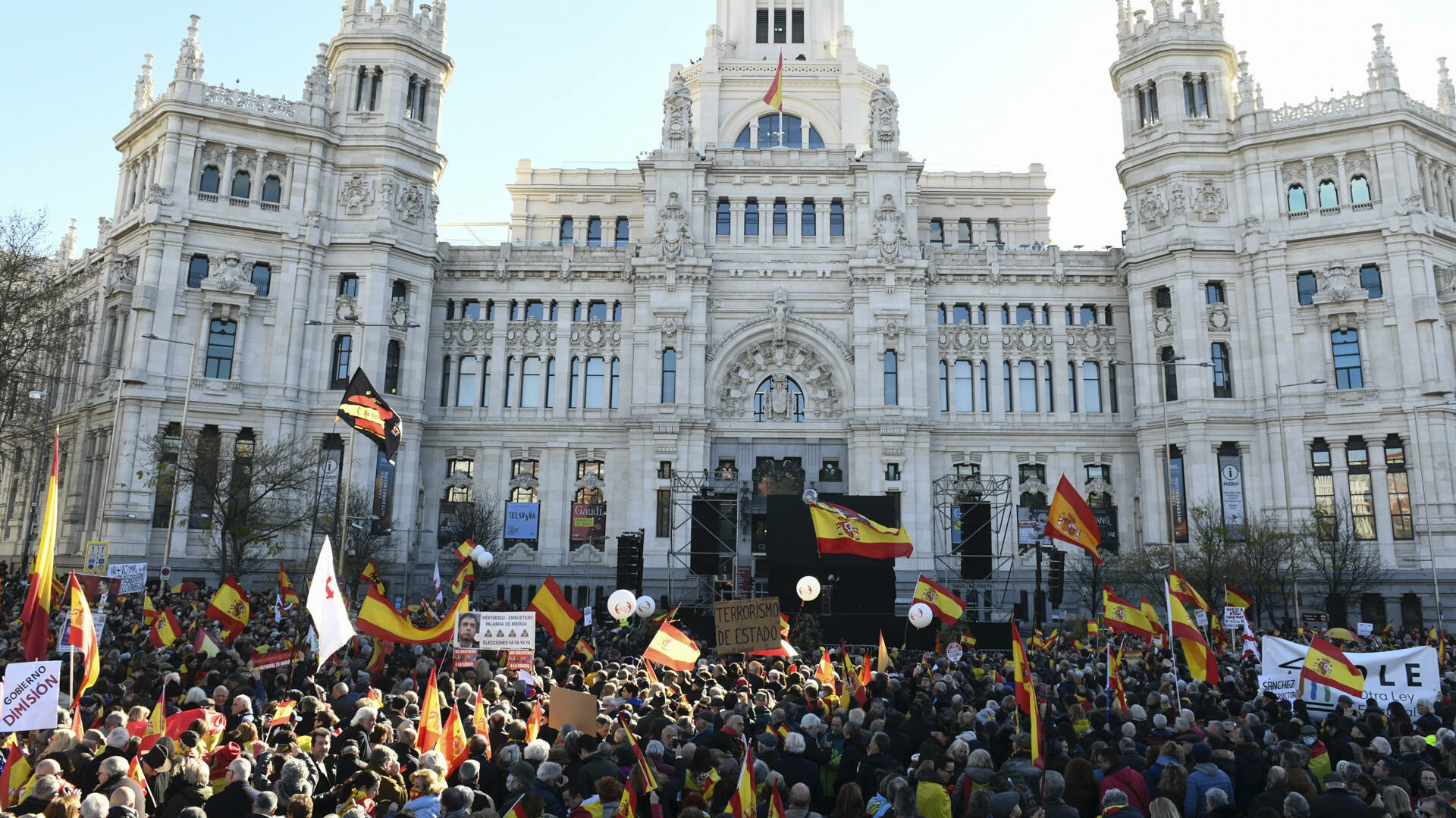 Manifestación contra el Gobierno de Pedro Sánchez y "en defensa" de la Constitución.