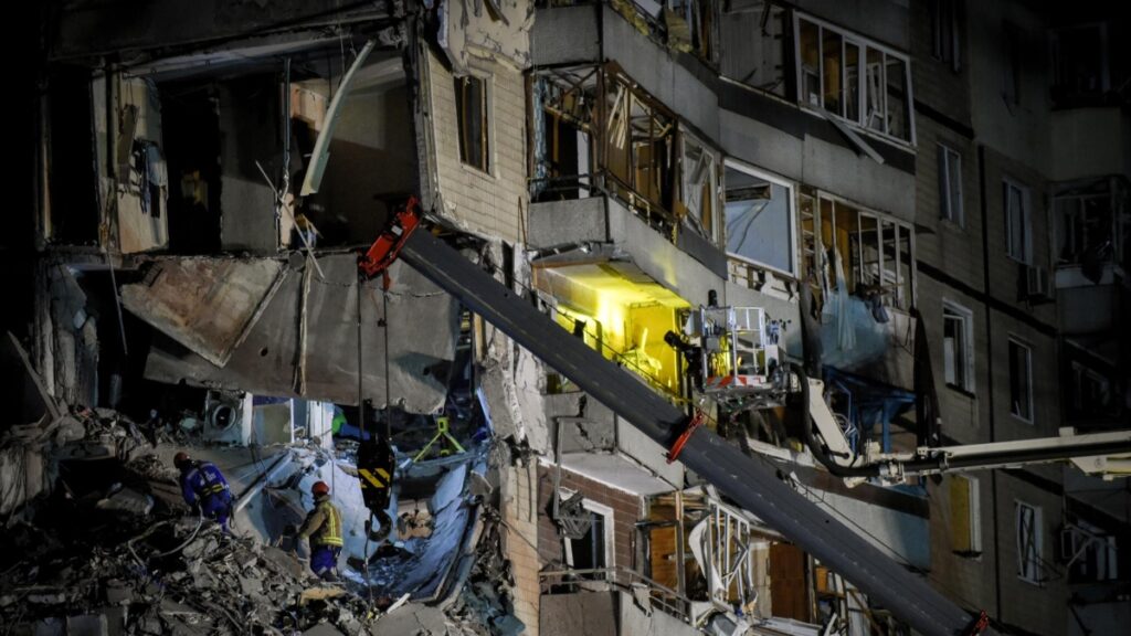 El edificio residencial bombardeado en Dnipro en el que han muerto más de 40 personas