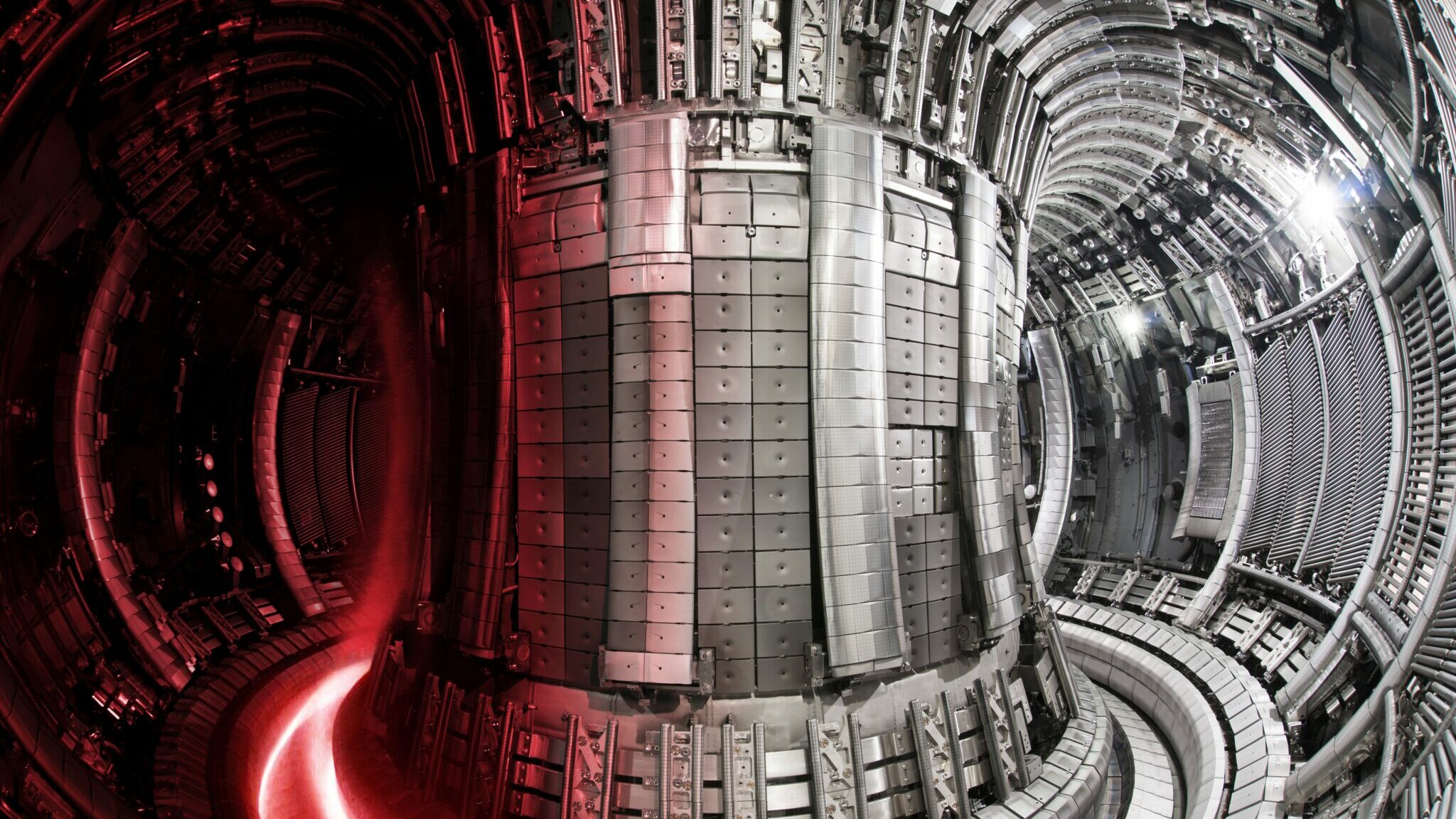 El reactor de fusión o tokamak del experimento europeo Joint European Torus (JET) es el mayor del mundo