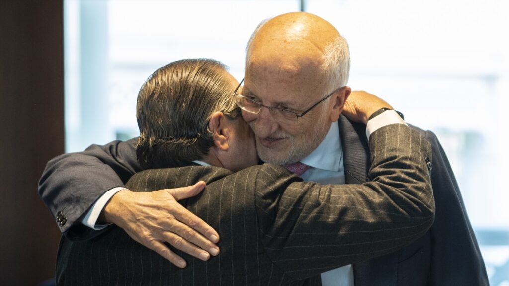 El presidente de la Asociación Valenciana de Empresarios, Vicente Boluda (i), y el presidente de Mercadona, Juan Roig (d)