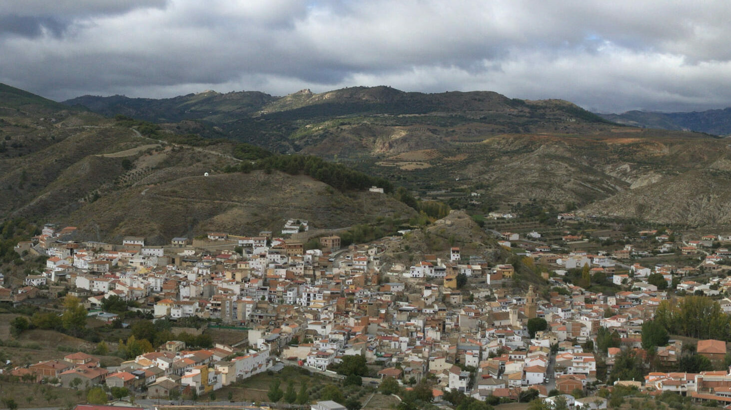 La fiesta rave ilegal de La Peza (Granada) se alargará hasta este martes