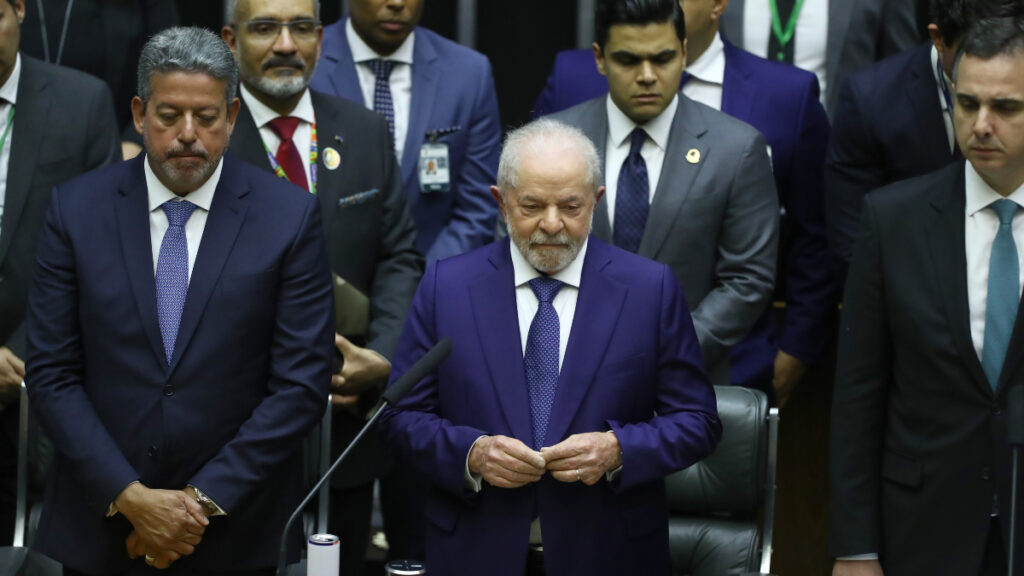 Lula jura como presidente de Brasil con el reto de unir a un país polarizado