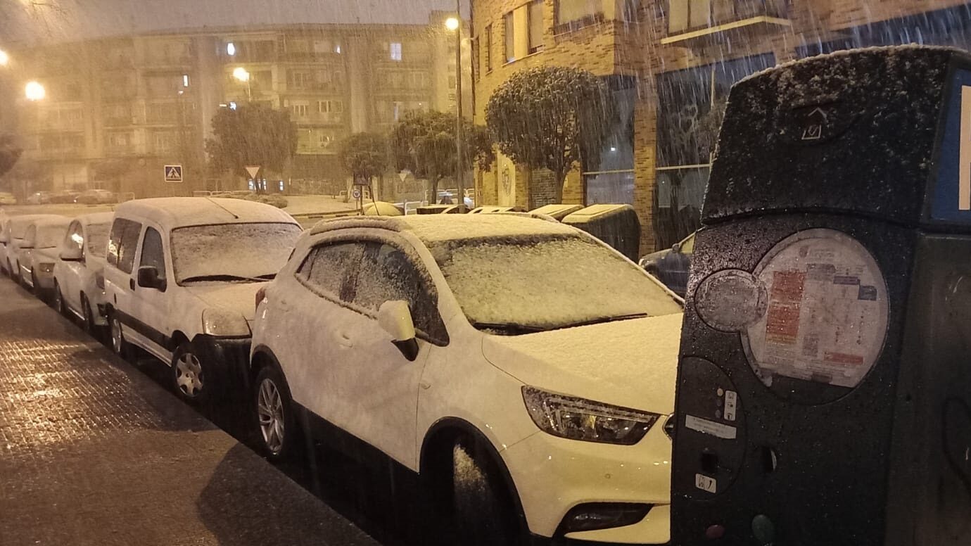 Abierto al tráfico todo el entramado urbano de Pamplona a pesar de la nevada