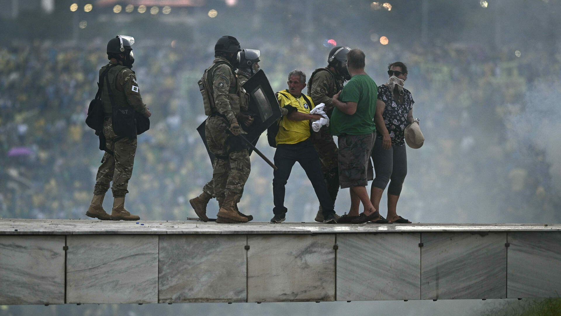 La Policía detiene el asalto de miles de bolsonaristas a los tres poderes de Brasil