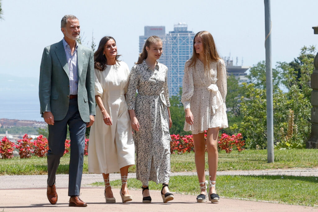 Los reyes Felipe y Letizia con sus hijas, la princesa Leonor y la infanta Sofía