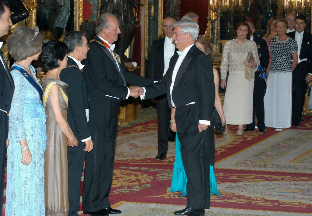 Mario Vargas Llosa y el rey Juan Carlos