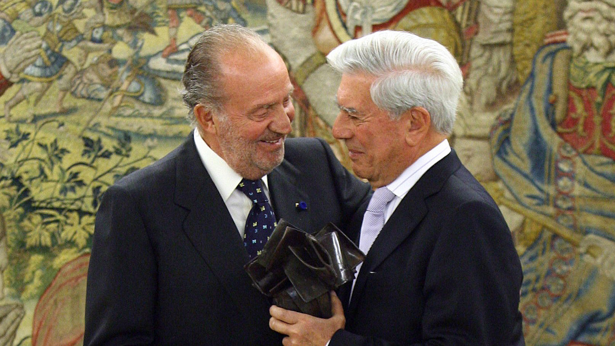 El rey Juan Carlos y Vargas LLosa: así se forjó su vieja amistad que les volverá a unir en París