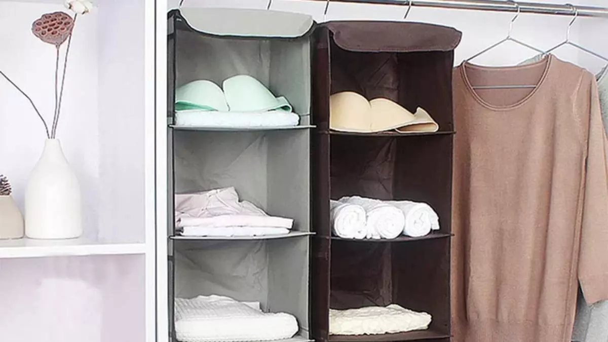 Cinco organizadores de armarios: guarda tu ropa en la mitad de espacio