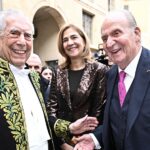 El rey Juan Carlos y la infanta Cristina asisten al ingreso de Mario Vargas Llosa en la Academia Francesa