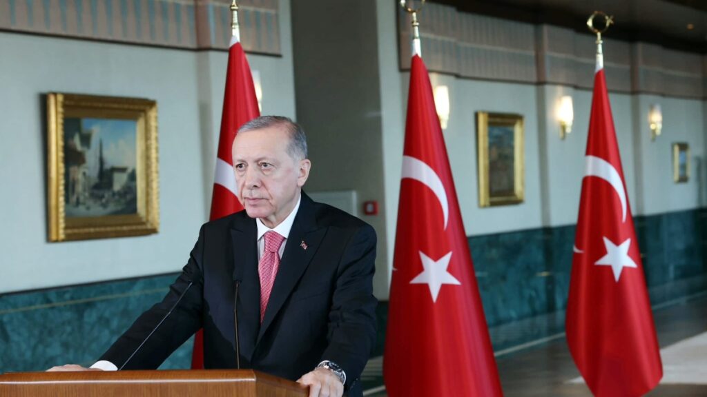 Erdogan amenaza a los países que han cerrado consulados: 