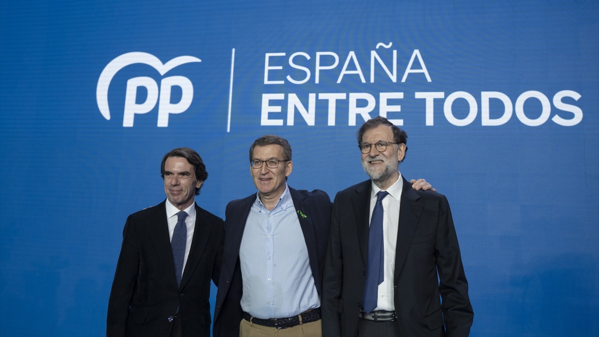 El PP escenifica un cierre de filas de Aznar, Rajoy y los barones con Feijóo antes de su investidura fallida