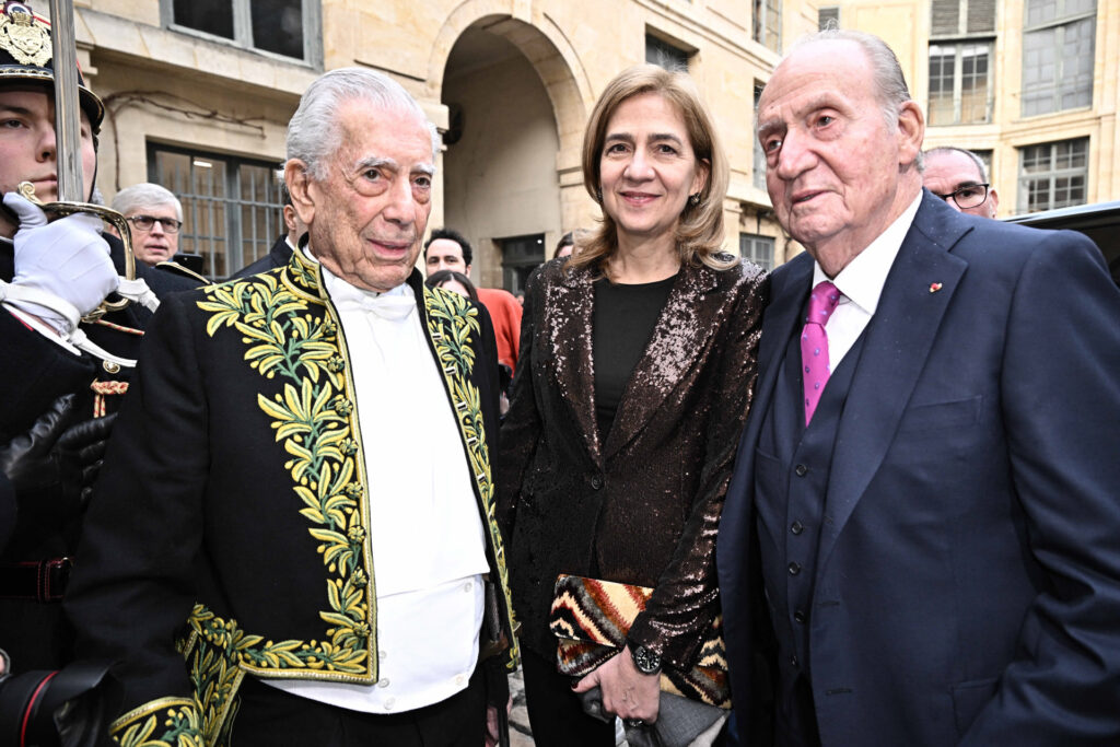 Mario Vargas Llosa ingresa en la Academia Francesa y el rey Juan Carlos y la infanta Cristina le apoyaron en este día tan importante