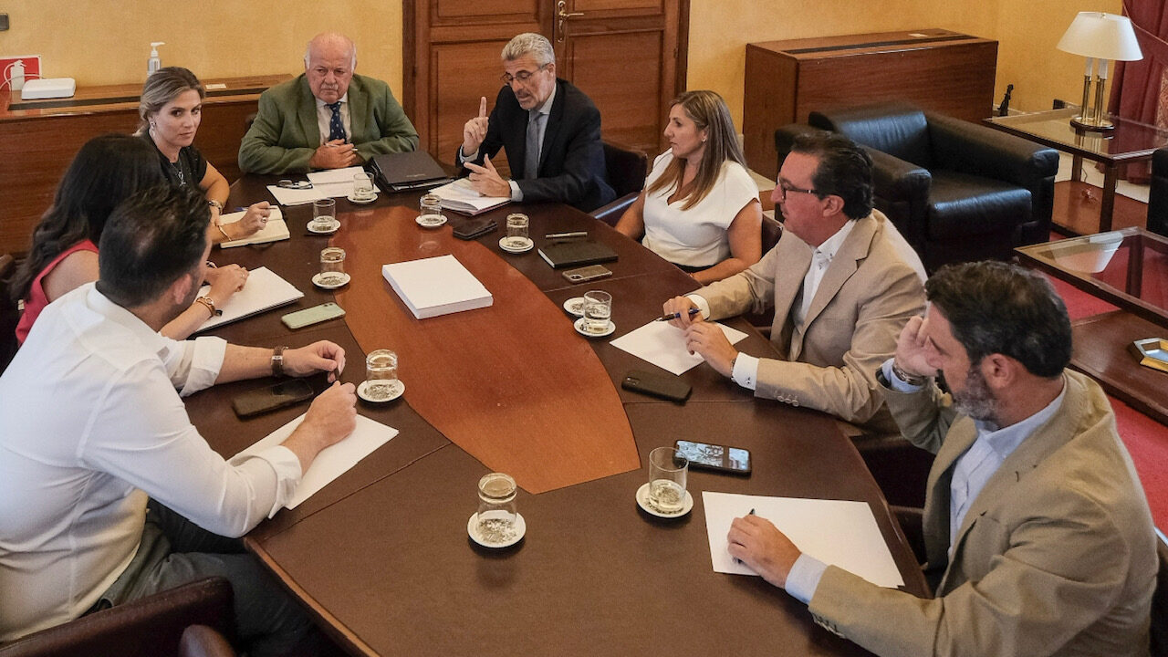 Imagen de la reunión de la Mesa del Parlamento andaluz. Foto/ Europa Press