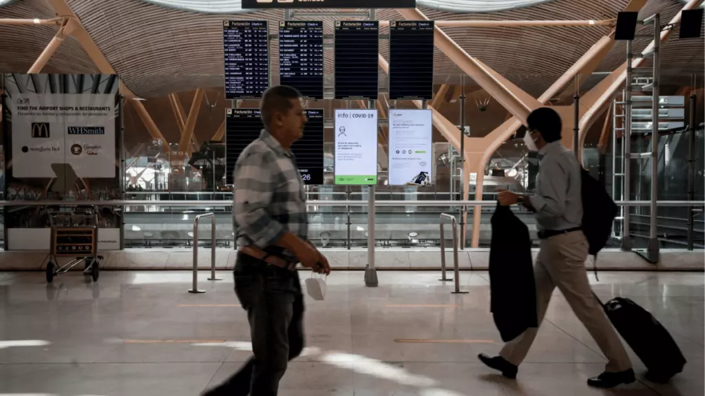 Dispositivos y líquidos dejarán de sacarse en aeropuertos españoles en 2024