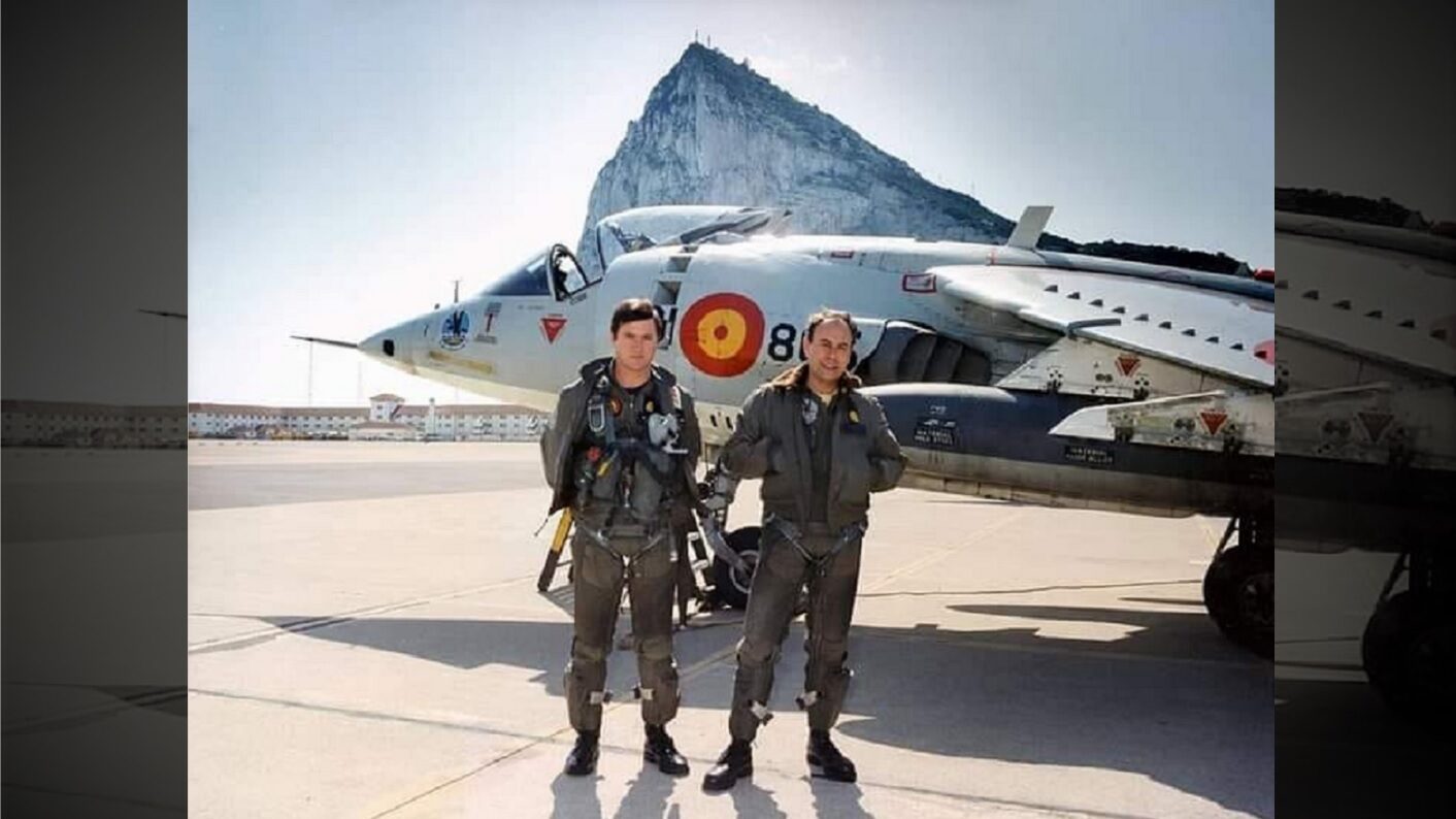 Los pilotos españoles que aterrizaron en Gibraltar, Pedro Galiana y Antonio Ruibérriz de Torres