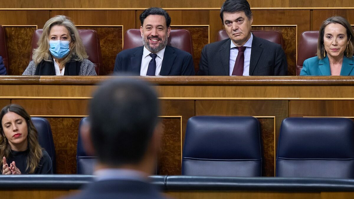 El PP ofrece al PSOE un "pleno extra" el 23F para pactar el 'solo sí es sí' sin Podemos