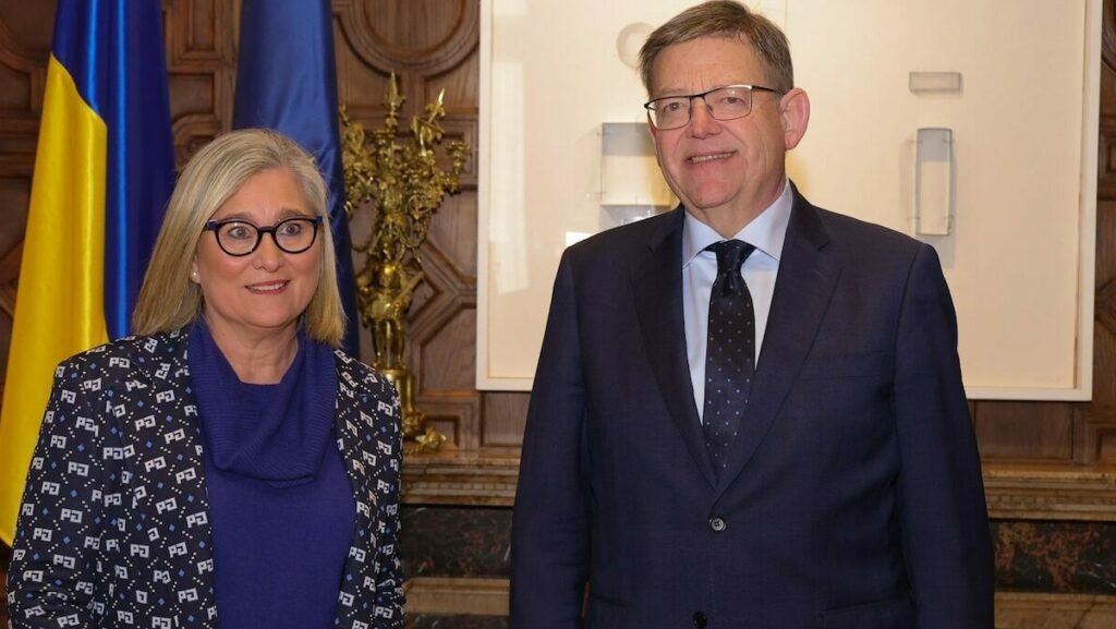 Ximo Puig y Mamen Peris, después de su primera reunión en el Palau de la Generalitat