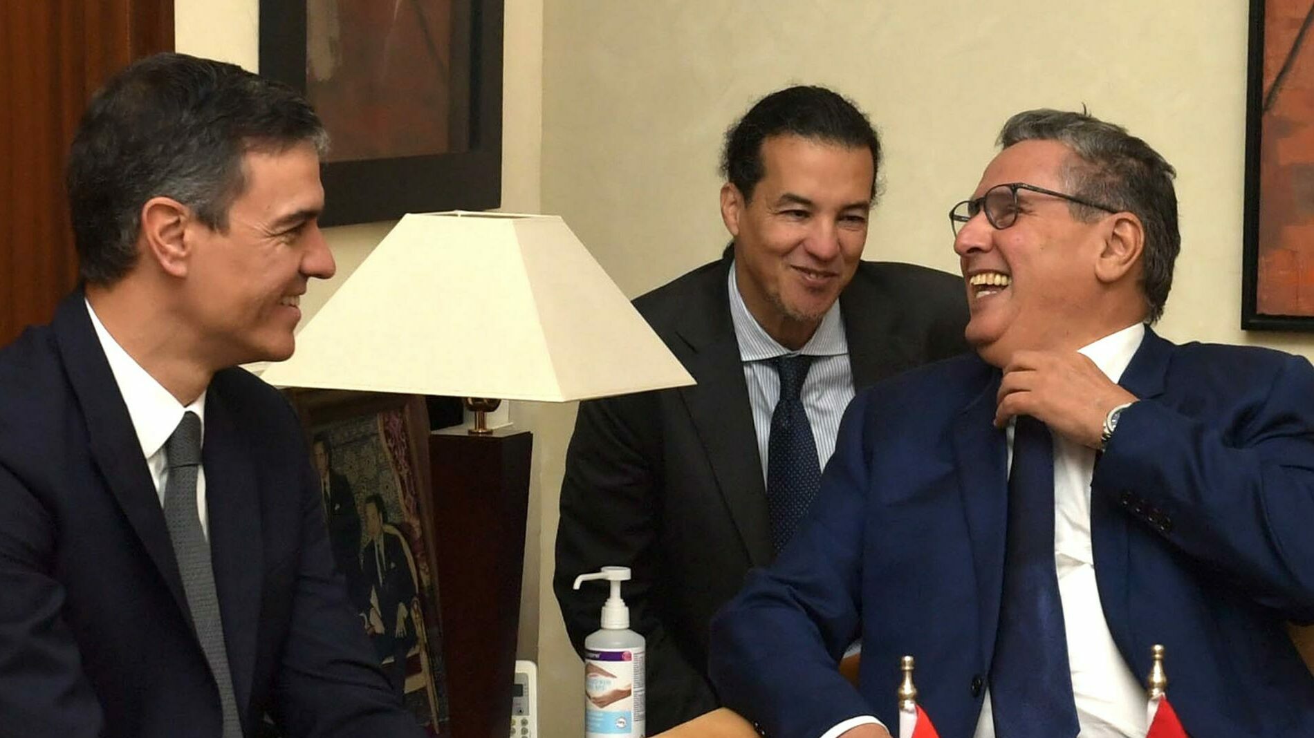 El primer ministro de Marruecos, Aziz Akhannouch, se reúne con el presidente español, Pedro Sánchez, en Rabat (Marruecos)