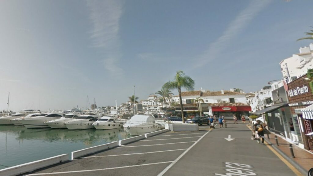 Puerto Banús, en Marbella, que cuenta con las calles más caras para comprar casa