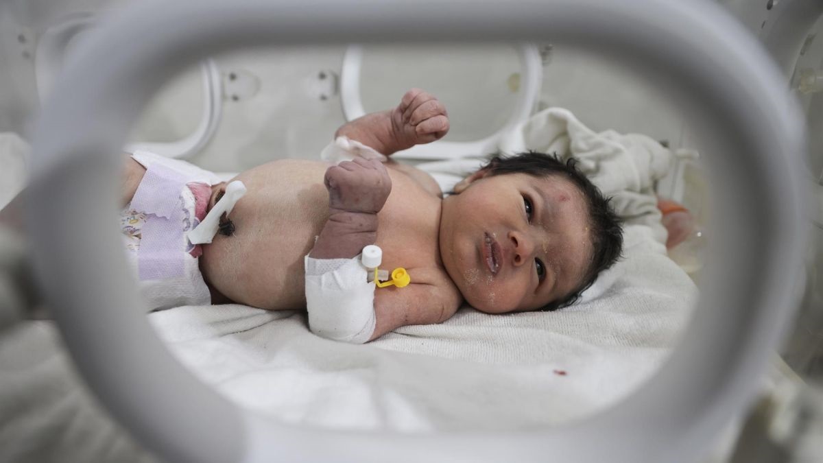Aya, la bebé rescata tras el terremoto en Siria
