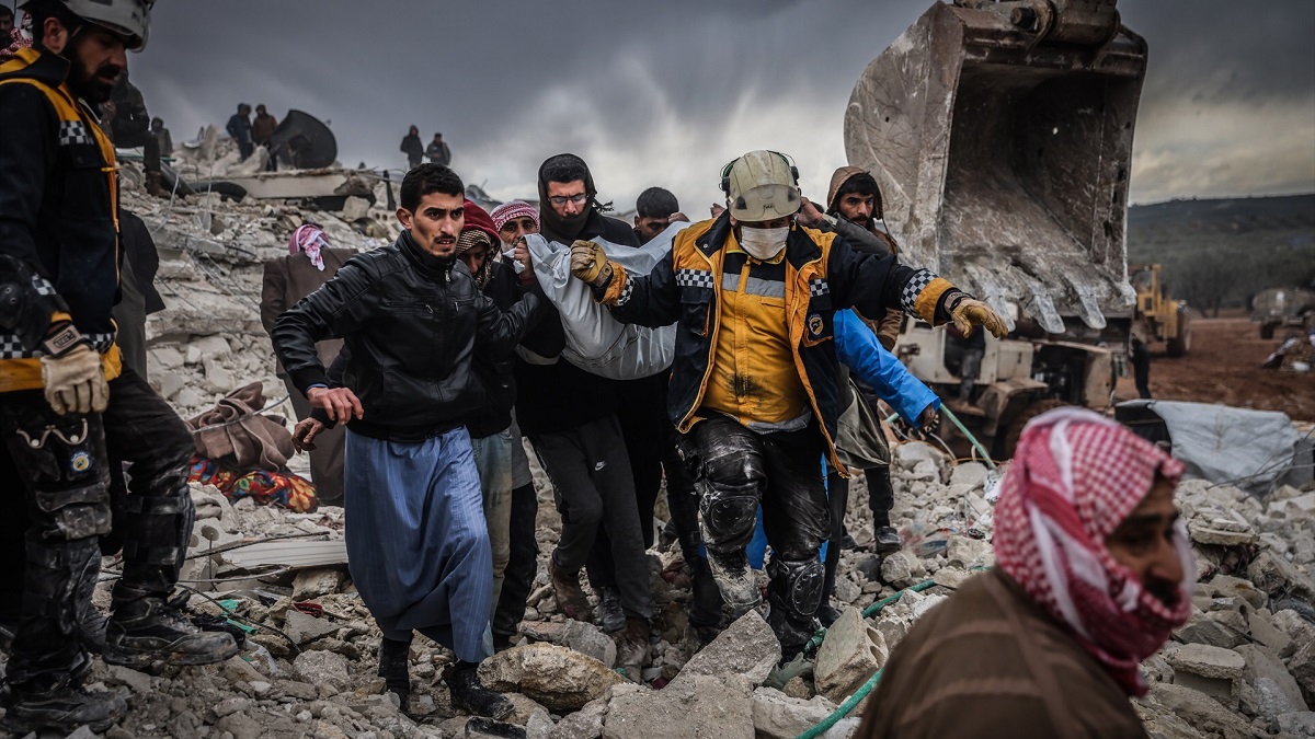 Civiles y Cacos Blancos en un rescate en Harem (Siria)