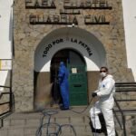 Casa Cuartel de la Guardia Civil en Santa Cruz de La Palma, durante unas labores de desinfección en la pandemia ajenas a las reformas encomendadas al empresario