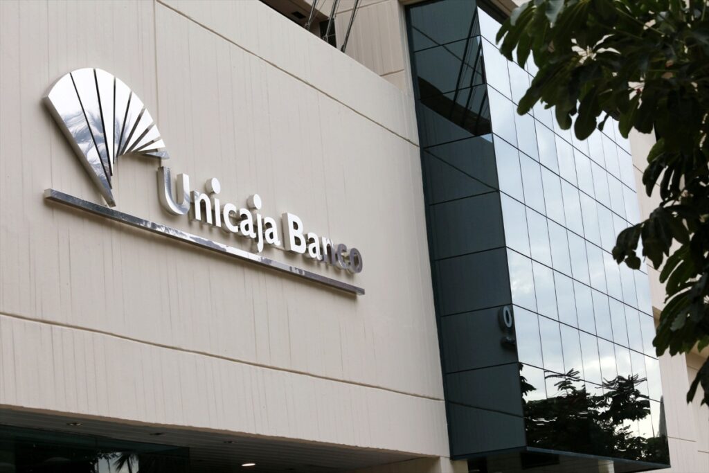 Protección de Datos investiga una fuga de información confidencial en Unicaja tras la fusión con Liberbank