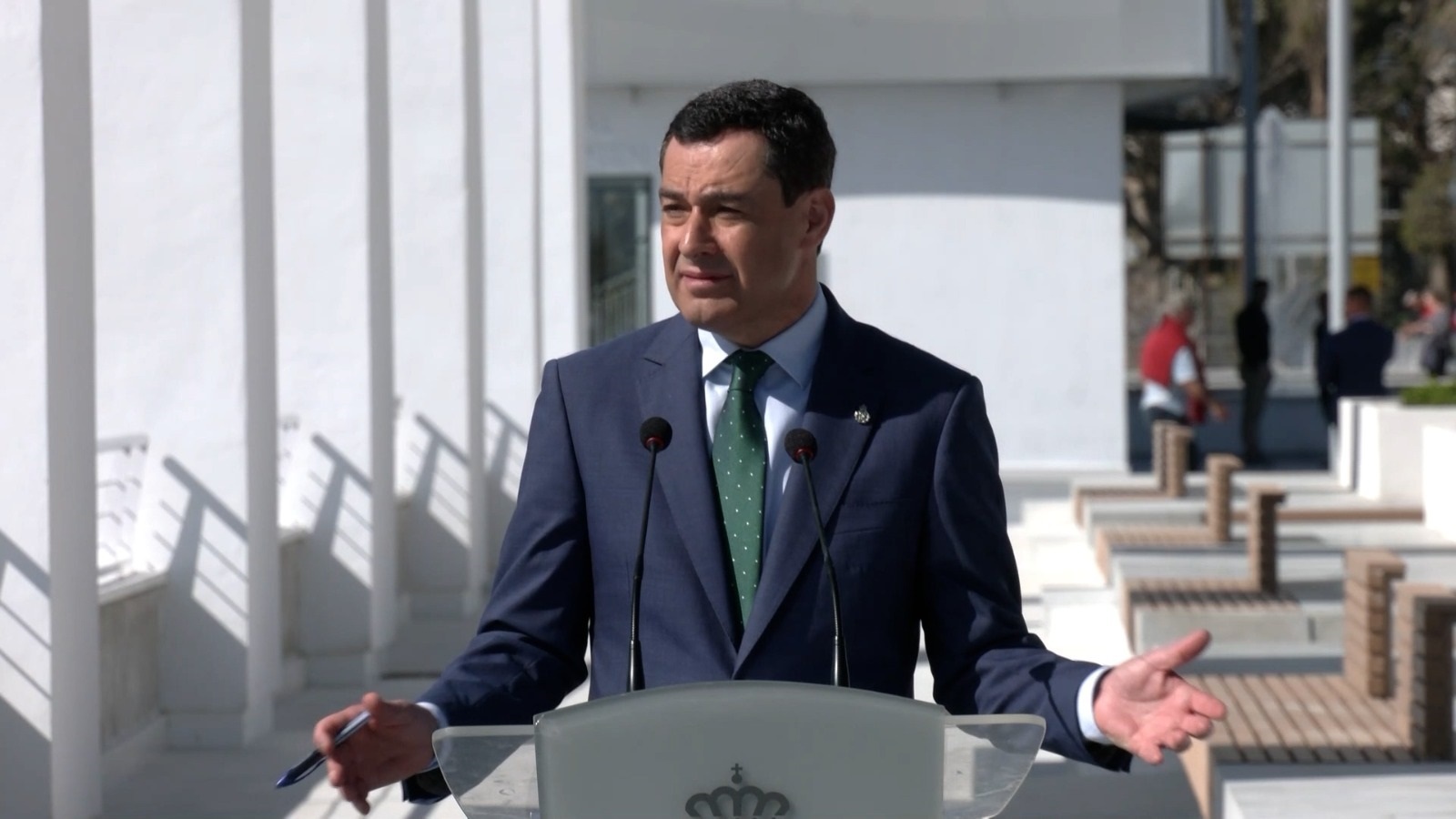 El presidente de la Junta de Andalucía, Juanma Moreno, este jueves en Estepona (Málaga). Foto/ Europa Press