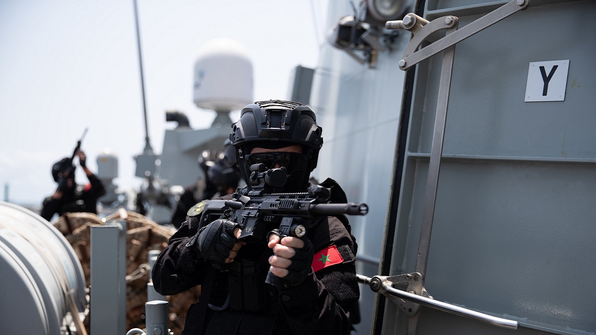 Miembros de la Armada de Marruecos en el asalto simulado al buque español Audaz, en el transcurso del ejercicio Flintlock