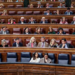 (I-D) La ministra de Derechos Sociales y secretaria general de Podemos, Ione Belarra, y la ministra de Igualdad y autora de la ley del 'sí es sí', Irene Montero, este martes en el Congreso.
