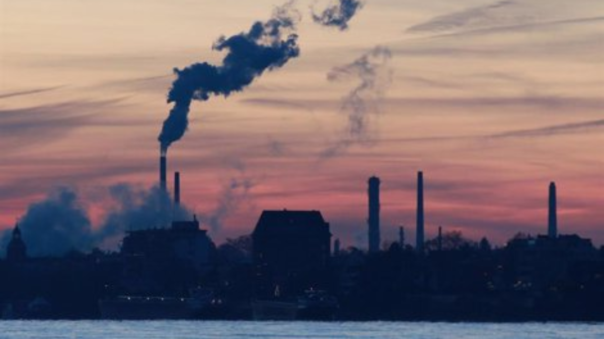Contaminación por el humo de una fábrica en Colonia (Alemania)