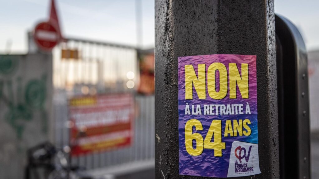 Cartel contra la reforma de las pensiones en Francia