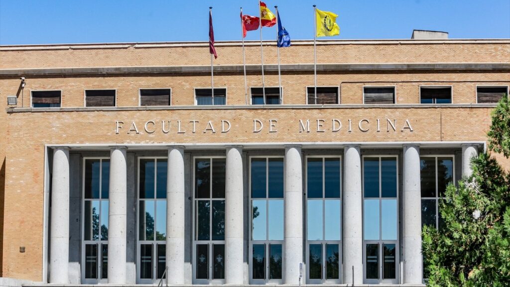 Fiscalía pide 8 años de prisión para el exjefe de Anatomía de la Facultad de Medicina de la Universidad Complutense de Madrid (UCM) por el hacinamiento de cadáveres