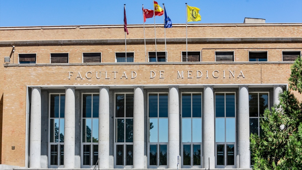 Fiscalía pide 8 años de prisión para el exjefe de Anatomía de la Facultad de Medicina de la Universidad Complutense de Madrid (UCM) por el hacinamiento de cadáveres
