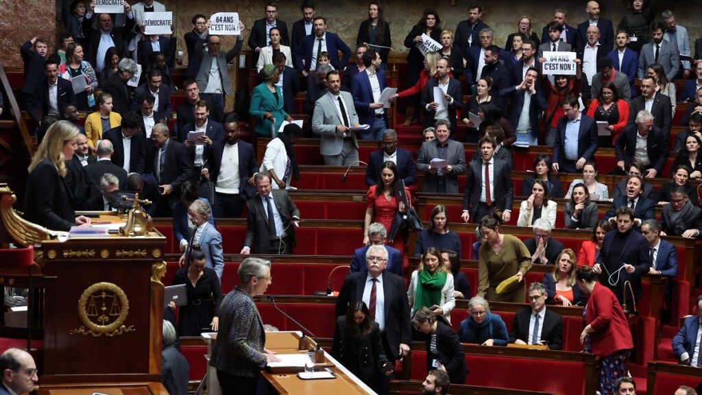 La oposición francesa lanza la primera moción de censura contra Macron por la reforma de las pensiones