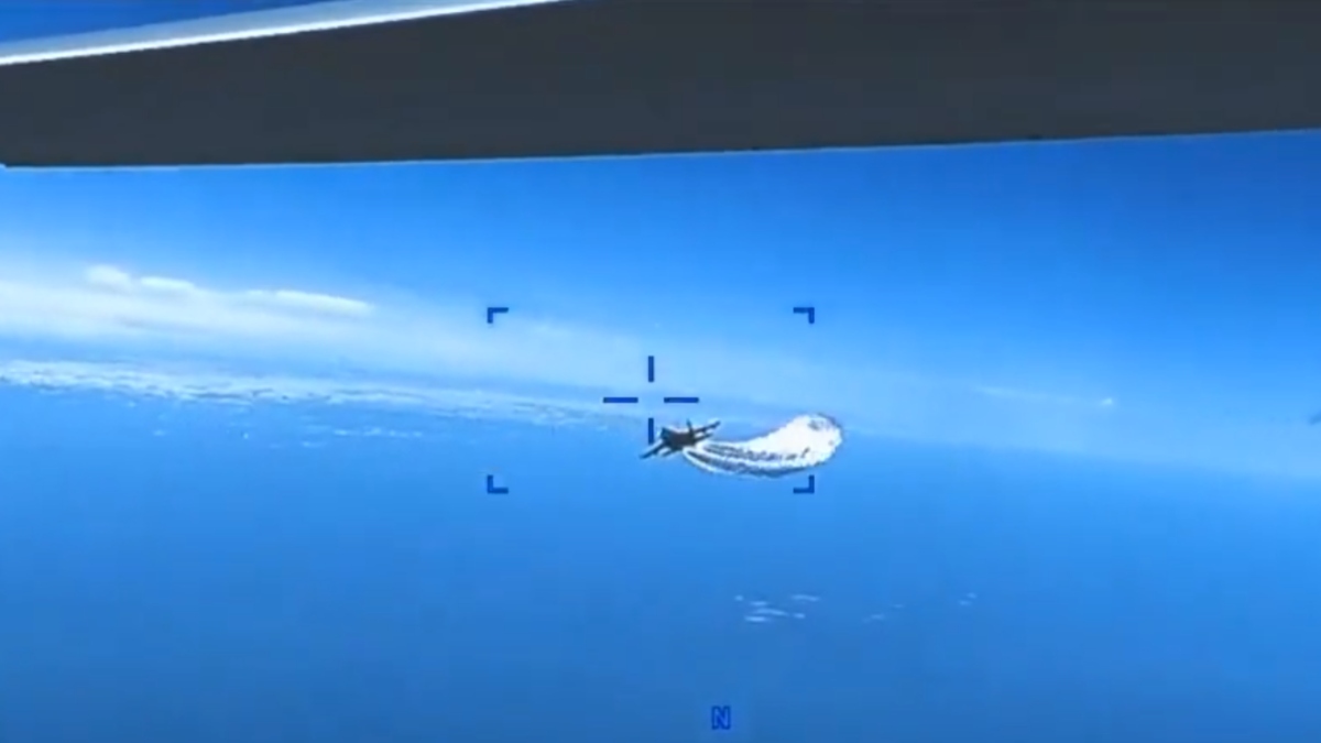 Estados Unidos publica imágenes del incidente de su dron con el avión ruso en el Mar Negro
