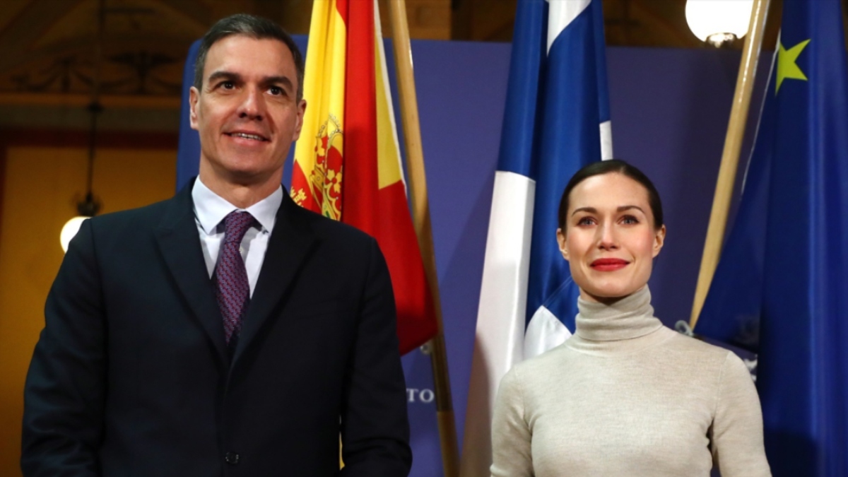 El presidente del Gobierno, Pedro Sánchez, con la primera ministra de Finlandia, Sanna Marin