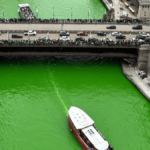 ¿Cómo se tiñe de verde el río de Chicago por el Día de San Patricio?