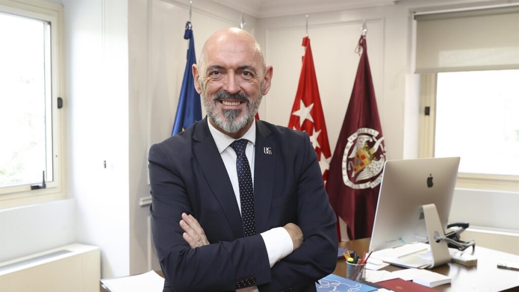 El actual rector se impone en las elecciones de la Complutense a la candidata próxima a Iglesias